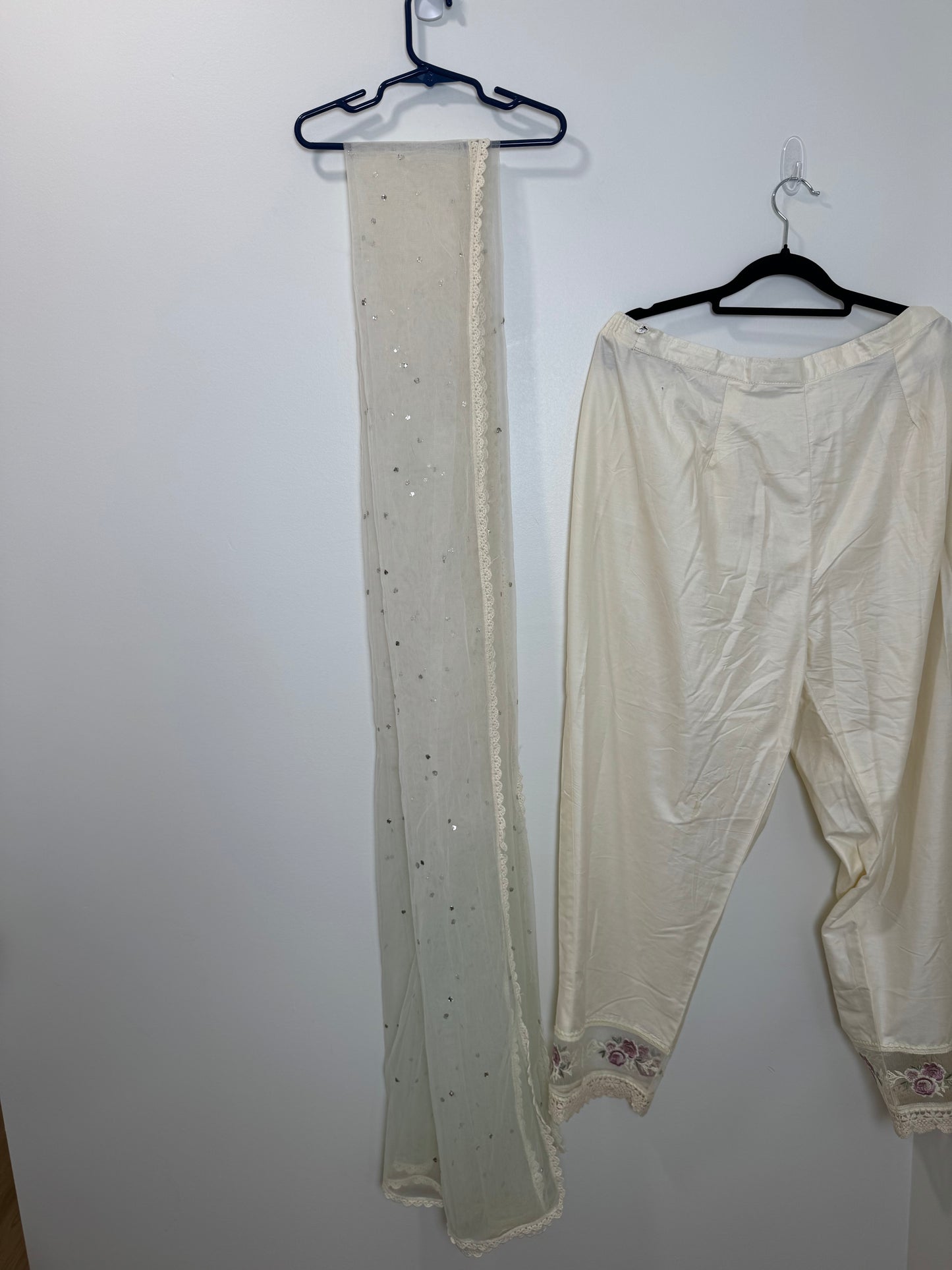 Beige Lace - 44