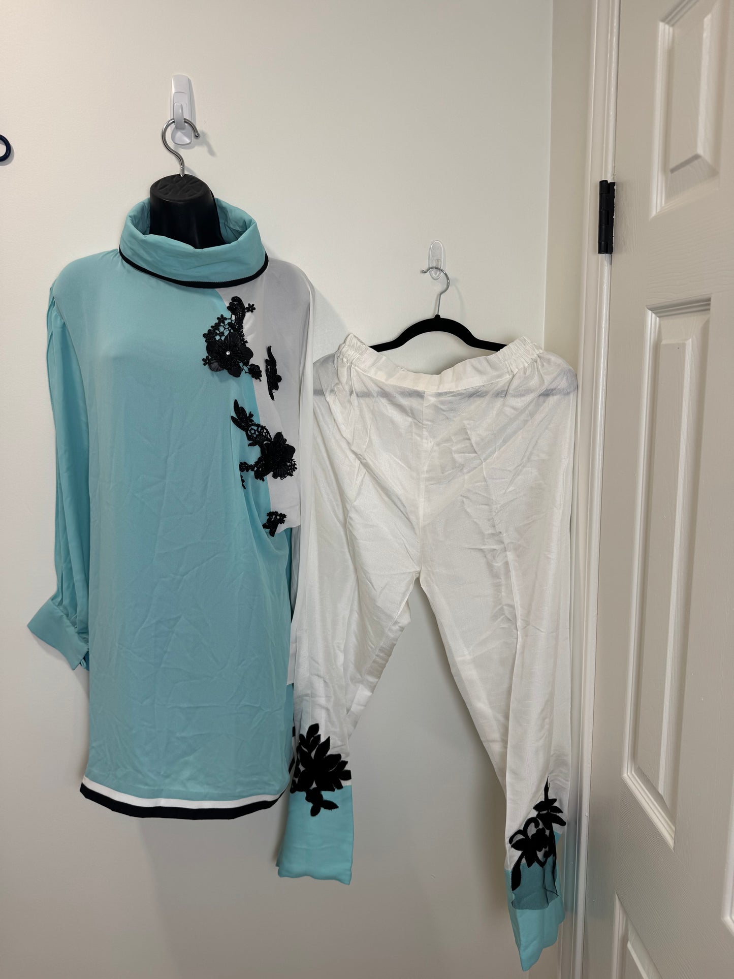 Tiffany Blue White - 42