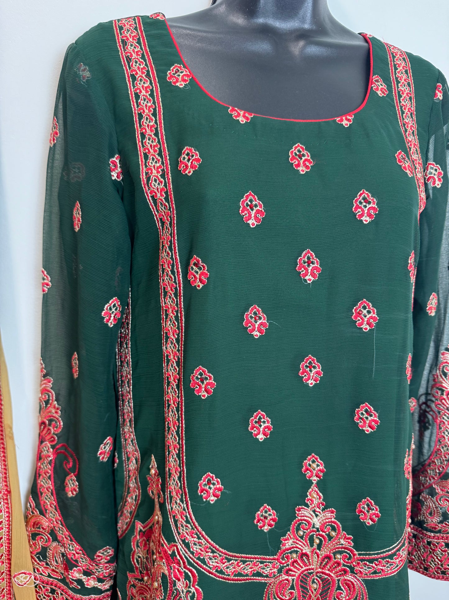 Dark Green Red - 34