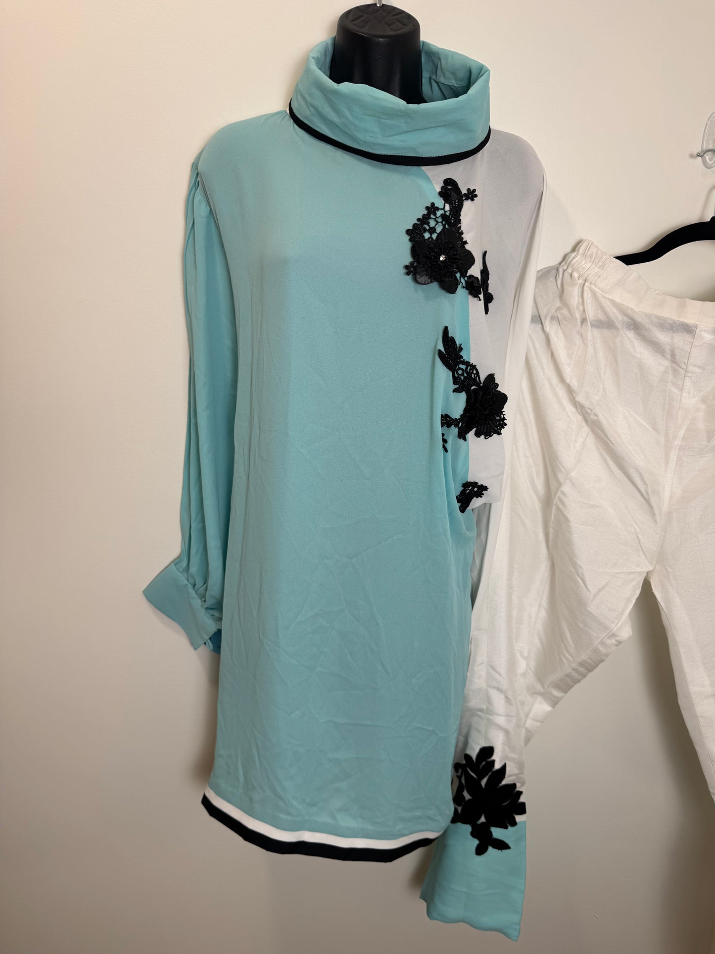 Tiffany Blue White - 42