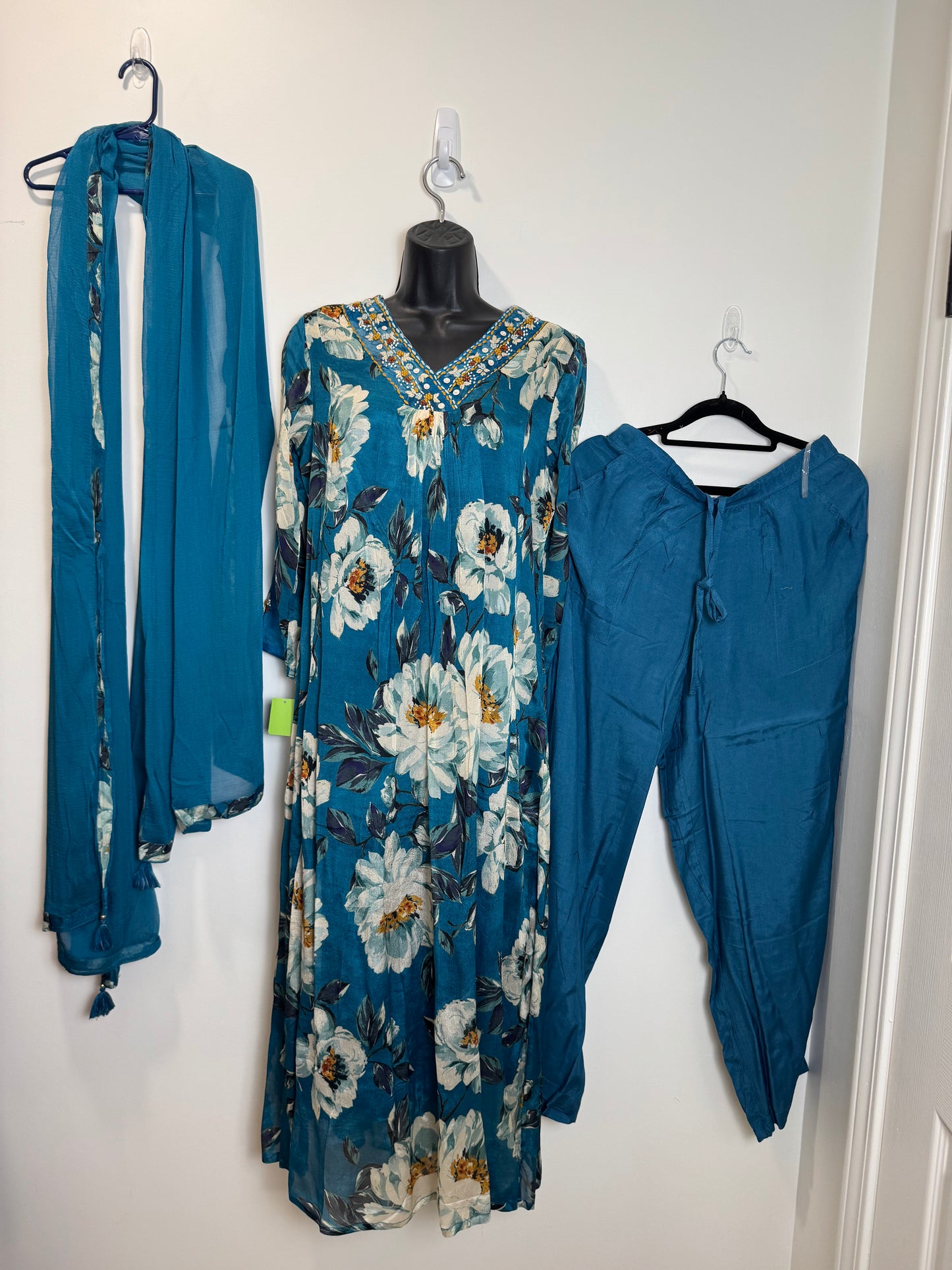 Blue Floral NWT - 38