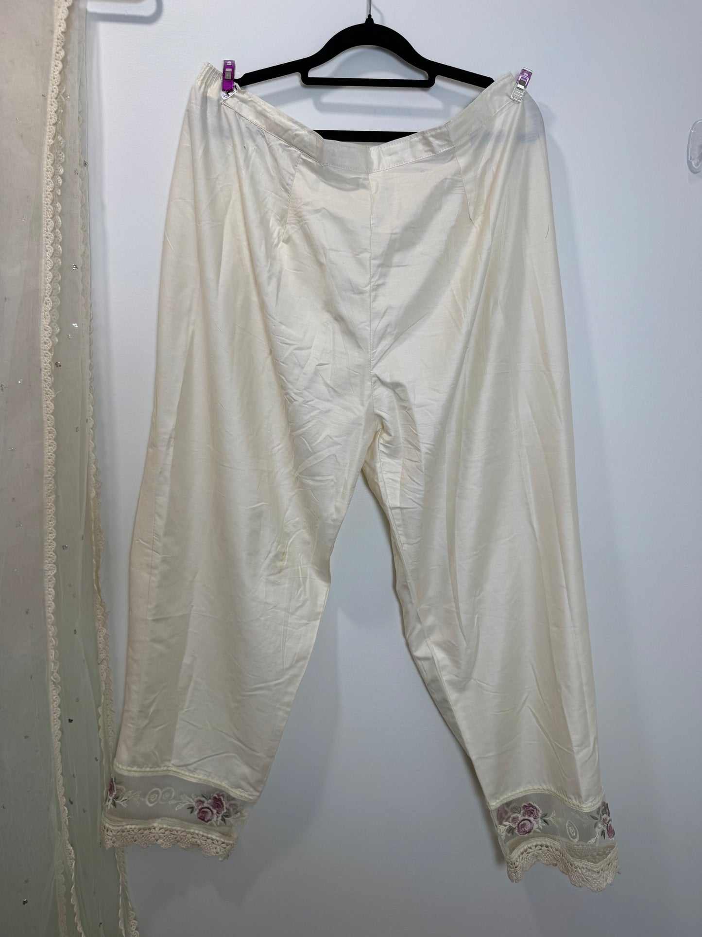 Beige Lace - 44
