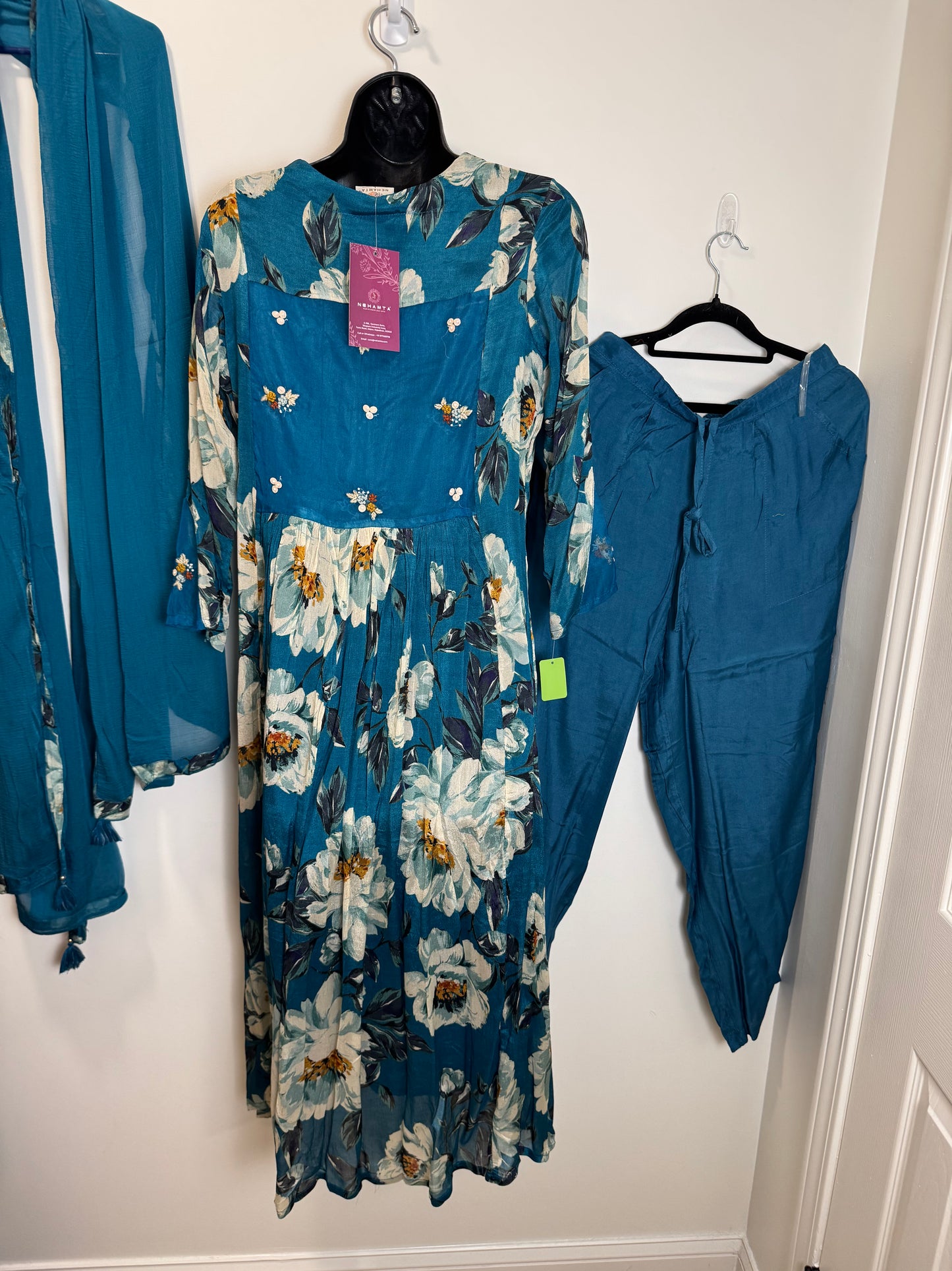 Blue Floral NWT - 38