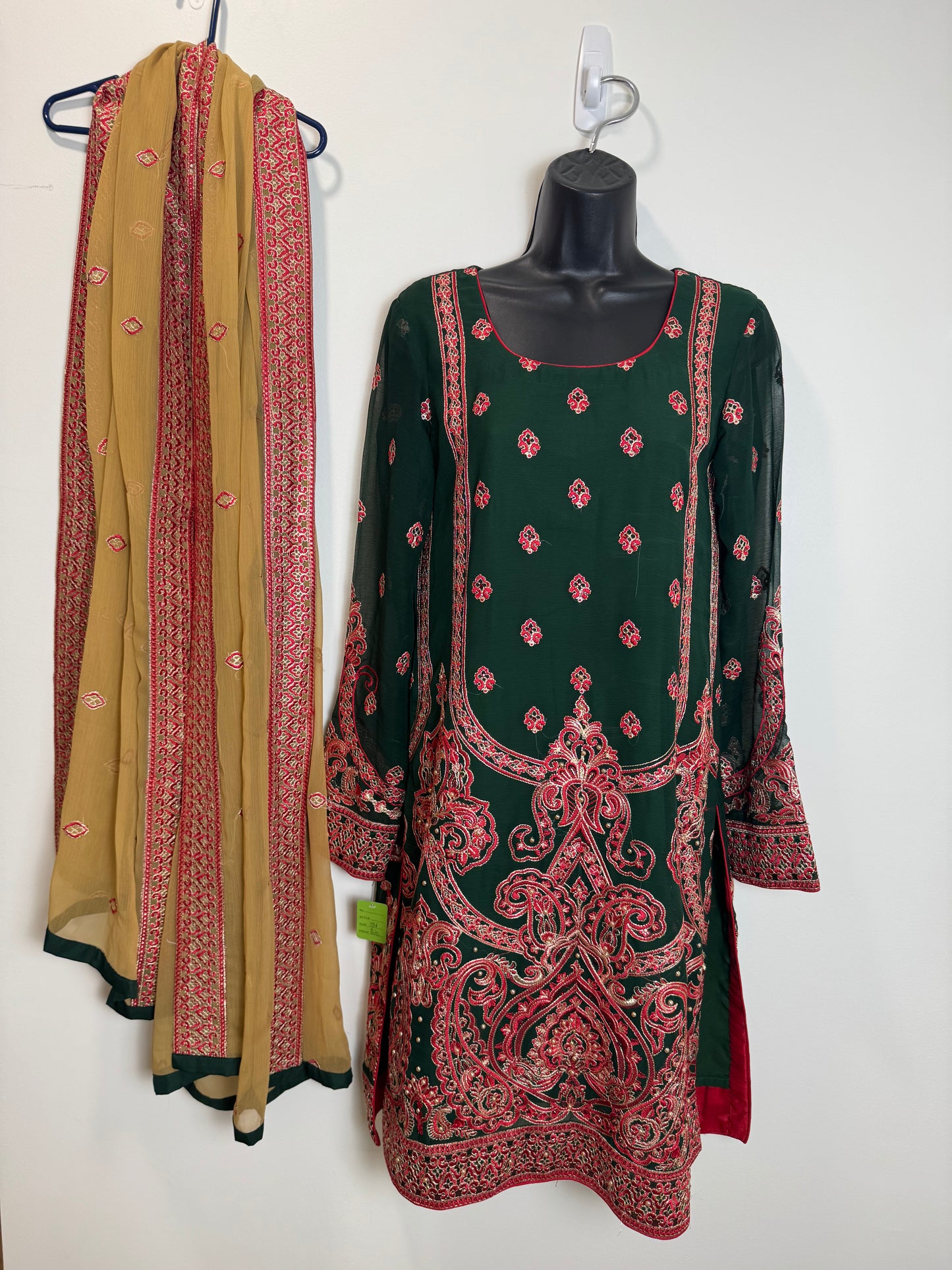 Dark Green Red - 34