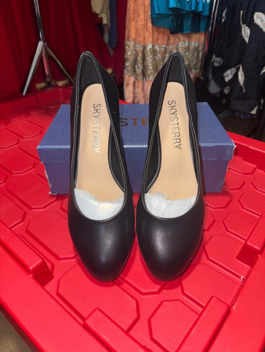 Black Heel Closed Toed - 9
