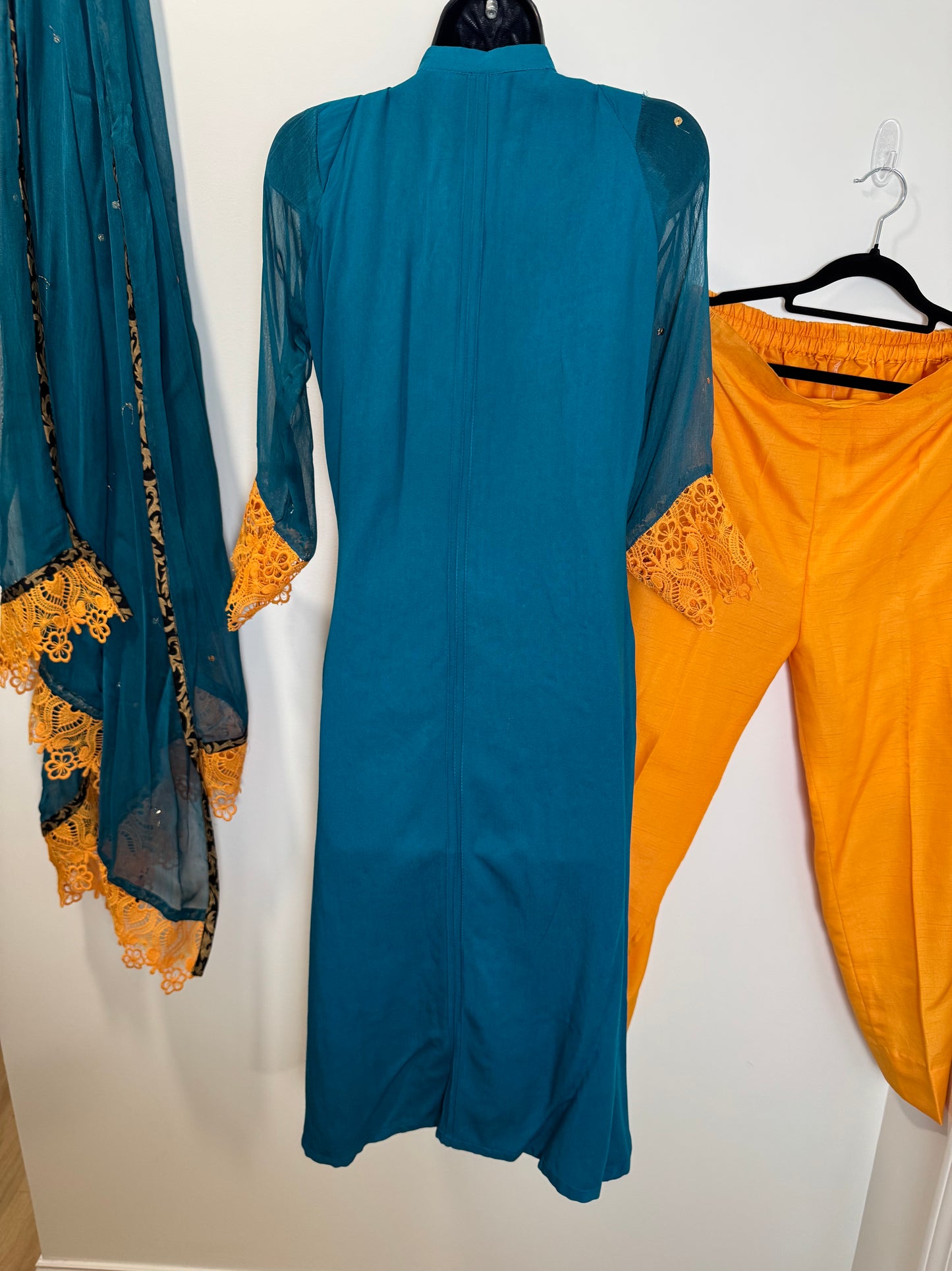 Blue Yellow Lace - 36