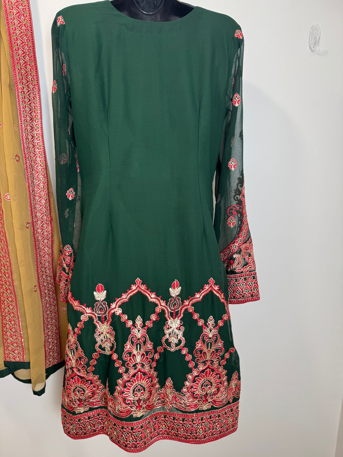 Dark Green Red - 34