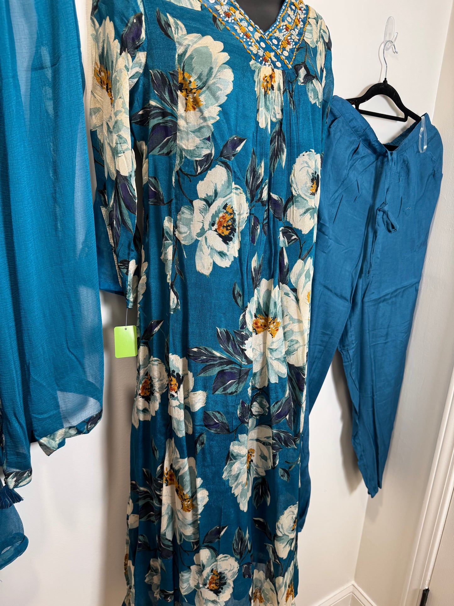 Blue Floral NWT - 38