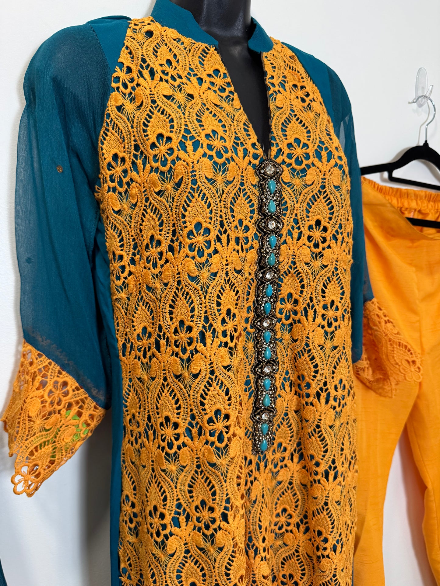 Blue Yellow Lace - 36